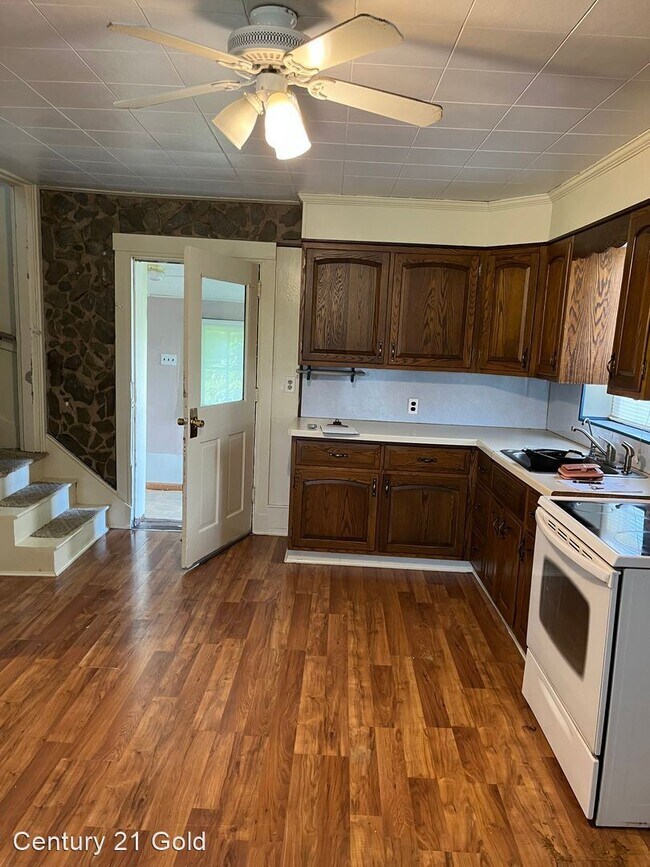 2 br, 1 bath House 2844 Moselem Springs Rd House Rental in