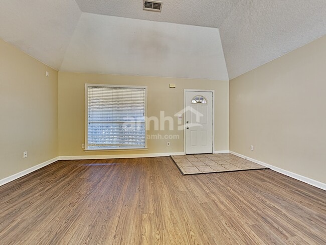 Building Photo - 11215 Wolf Woods Dr