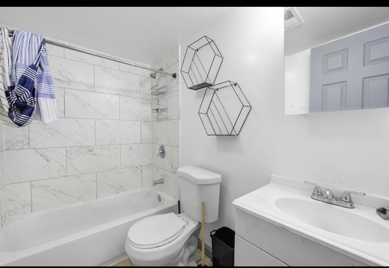 Building Photo - 904 S 18th St