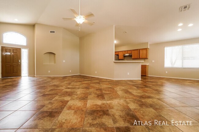Building Photo - 1486 W Sand Pebble Dr