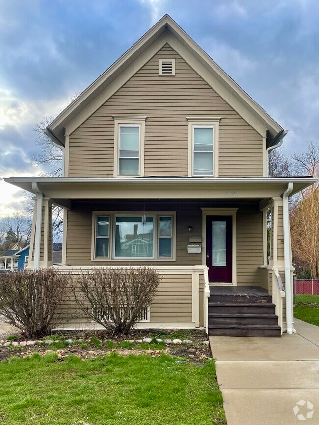 Building Photo - 606 N Spring St