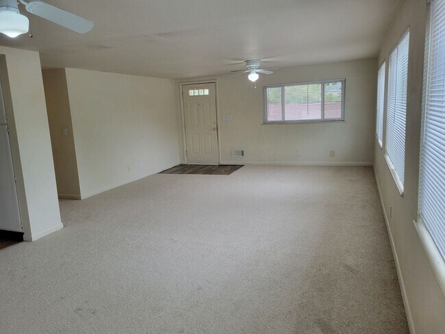 Building Photo - 209 N 28th St
