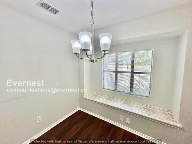 Foto del edificio - 256 Creek Cove Dr