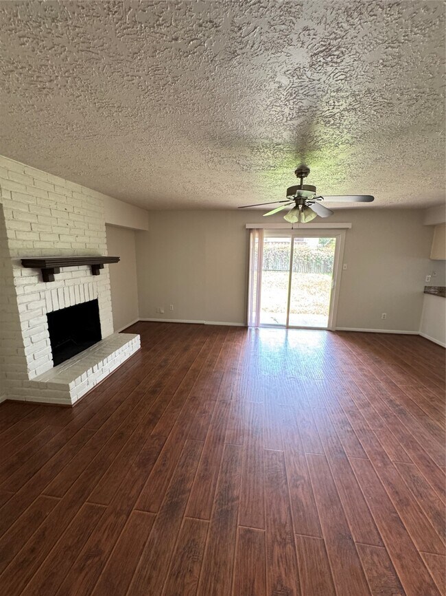 Foto del edificio - 8622 Upperbrook St