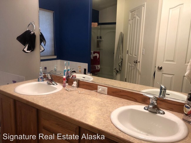 Building Photo - 4 br, 2.5 bath House - 1135  Esty Circle