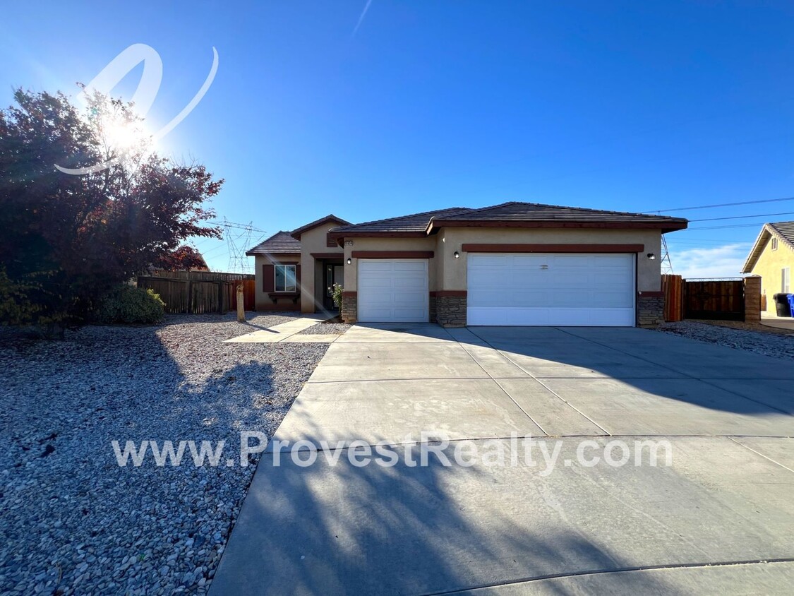 Primary Photo - 4 Bed, 2 Bath Victorville Home!!!