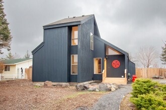 Building Photo - 2224 Towhee Ln