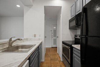 Building Photo - 1006 1/2 W 22nd St