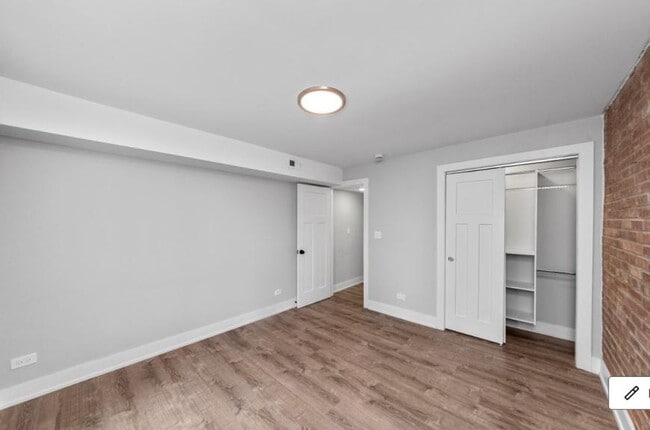 Building Photo - 2 bedroom in Chicago IL 60610