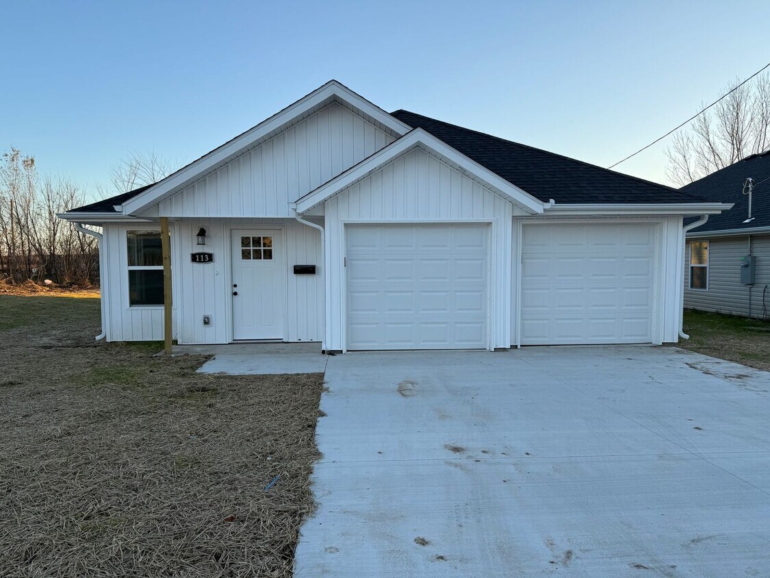 Primary Photo - BRAND NEW BUILD: 3 BEDROOM/ 2 BATHROOM HOUSE IN CARTERVILLE MO WITH 2 CAR GARAGE!!!