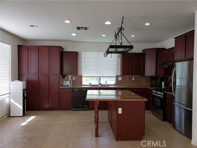 Foto del edificio - 7117 Silverwood Dr