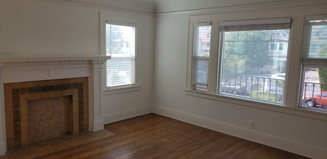 Building Photo - 1510 S Van Ness Ave