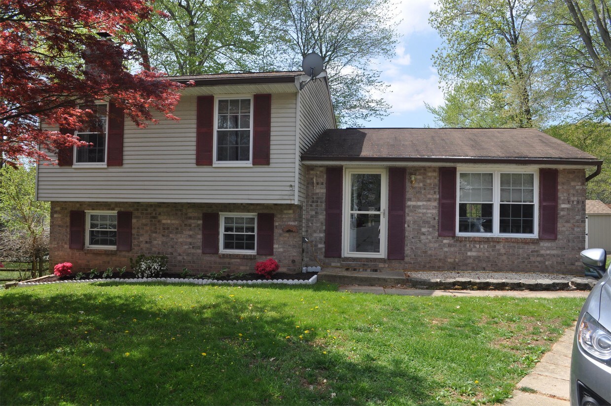 Primary Photo - 200 Wood Valley Ct