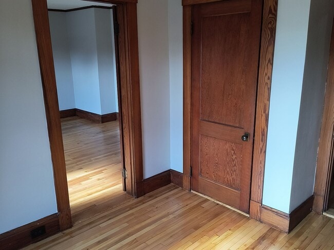 Building Photo - 248-250 N Main St