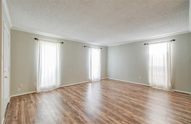 Foto del edificio - 6410 Del Monte Dr