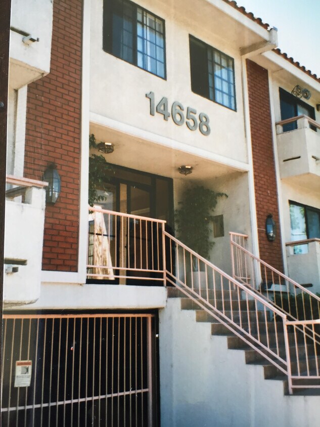 Foto principal - 14658 Magnolia Blvd