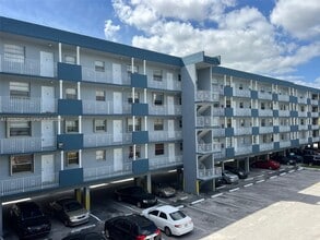 Building Photo - 1655 W 44th Pl