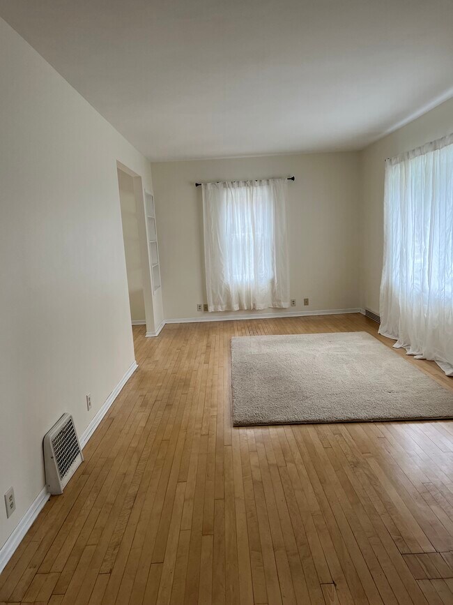 Foto del edificio - 512 E Riverside Dr