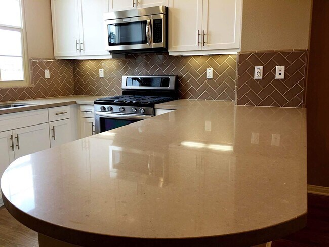 Foto del edificio - Amazing 4 Bedroom/3.5 Bathroom Townhome