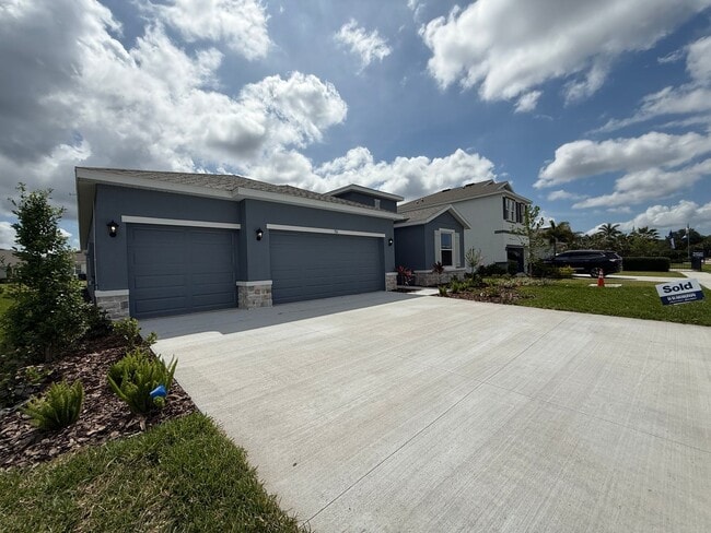 Building Photo - New built 4 bedroom 3 bath 3 car garage in Coddington Subdivision