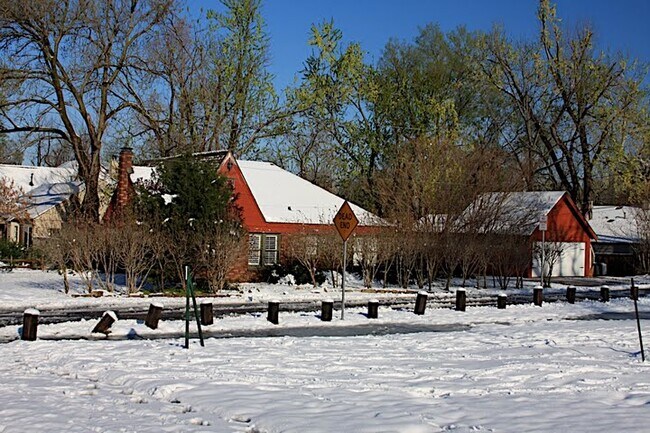 Foto del edificio - 1445 E 33rd St S