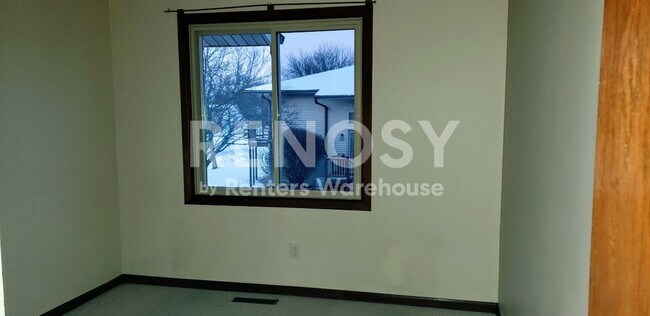 Foto del edificio - 2323 Amberwood Dr