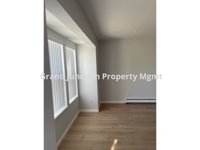 Foto del edificio - Completely Remodeled Townhome