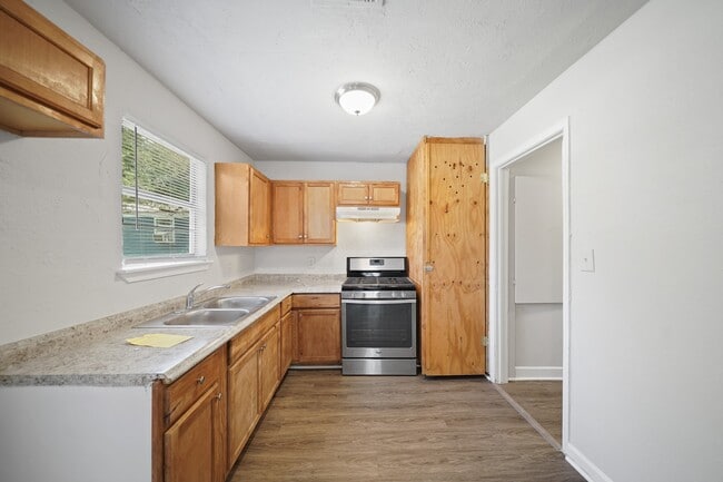 Building Photo - 1517 W Snyder St