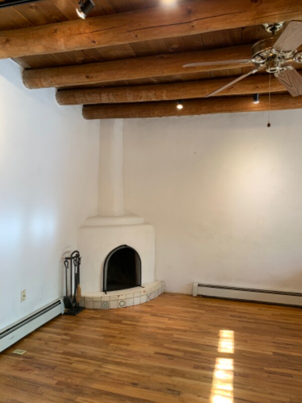 Building Photo - 929 Acequia Madre