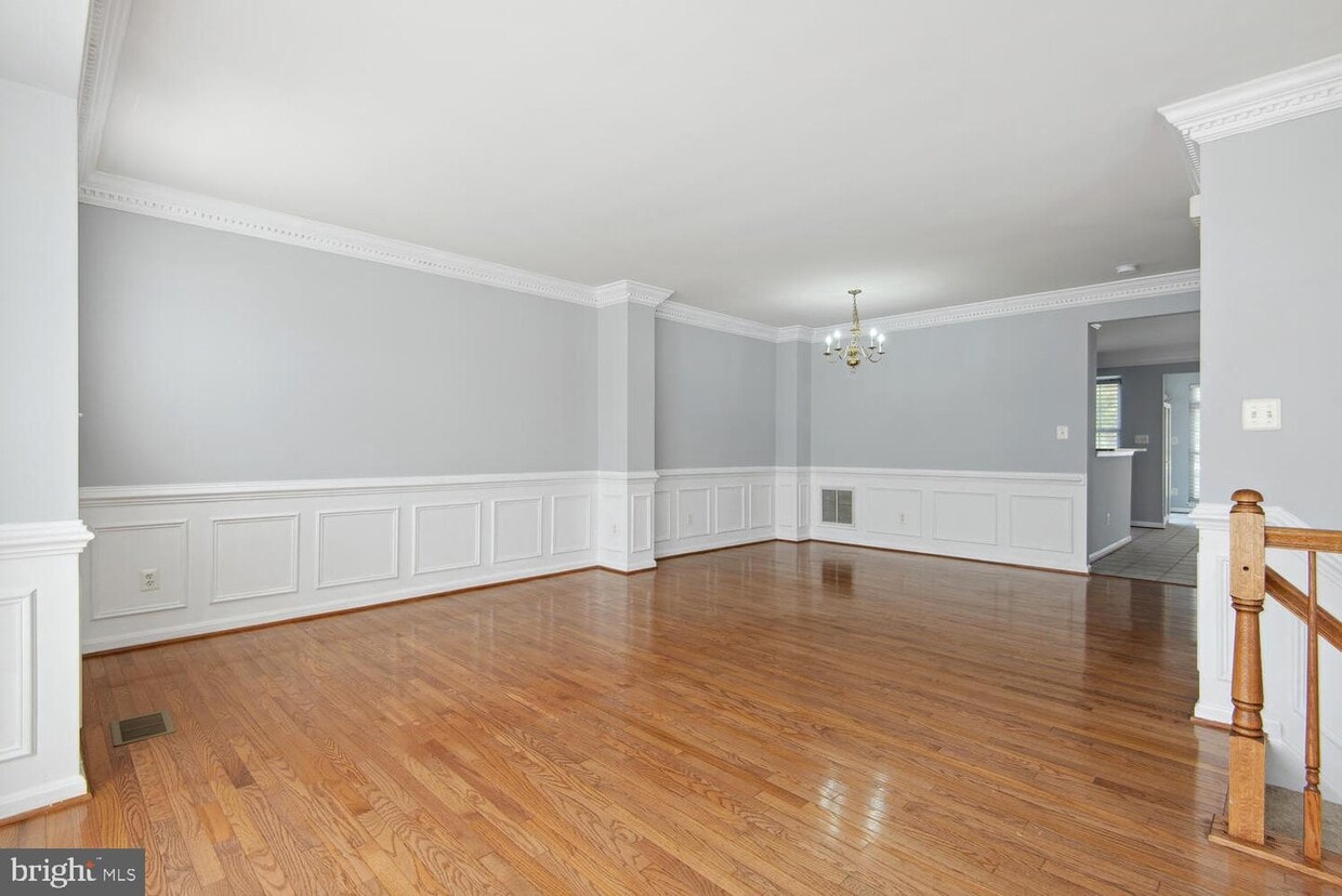 25231 Dunvegan Square, Chantilly, VA 20152 Townhome Rentals in