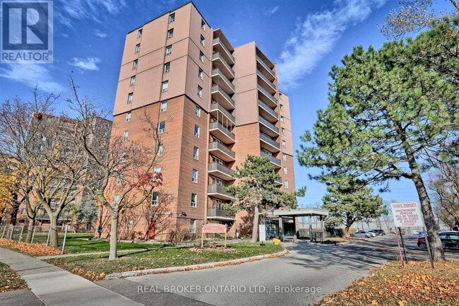 Building Photo - 3065 Queen Frederica Dr