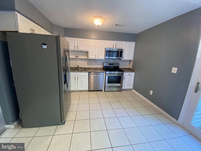 Building Photo - 6065 Trident Ln