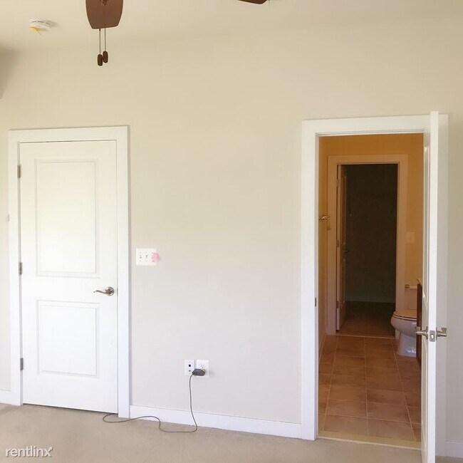Foto del edificio - 3 br, 3 bath Townhome - 219 Decoverly Dr