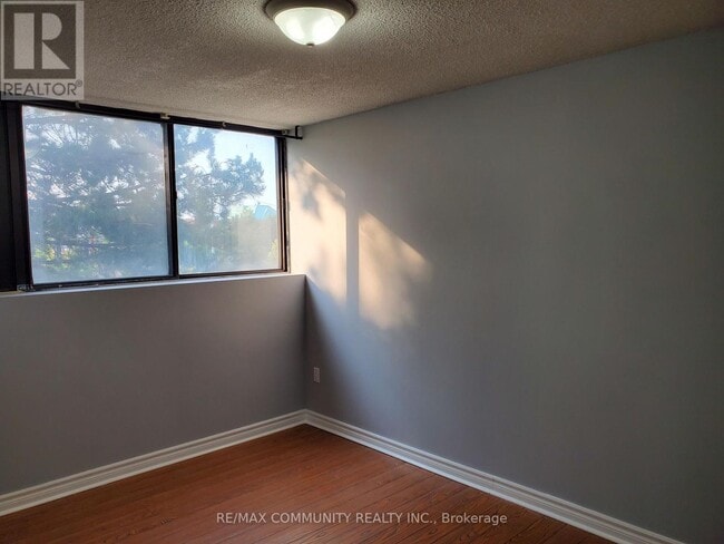 Building Photo - 10 Tapscott Rd