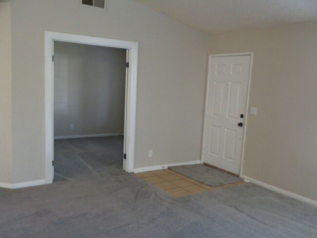 Building Photo - Beautiful One Story Home in Rosamond in Ex...