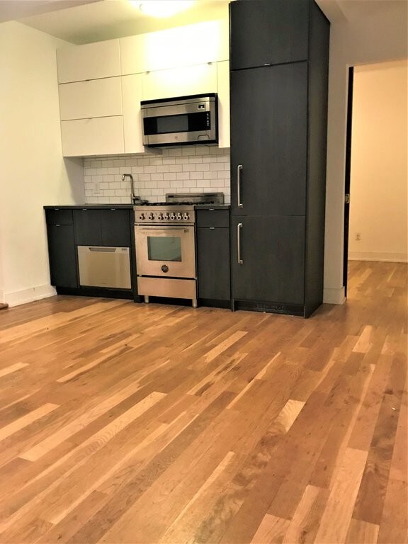 Foto principal - 444 E 13th St