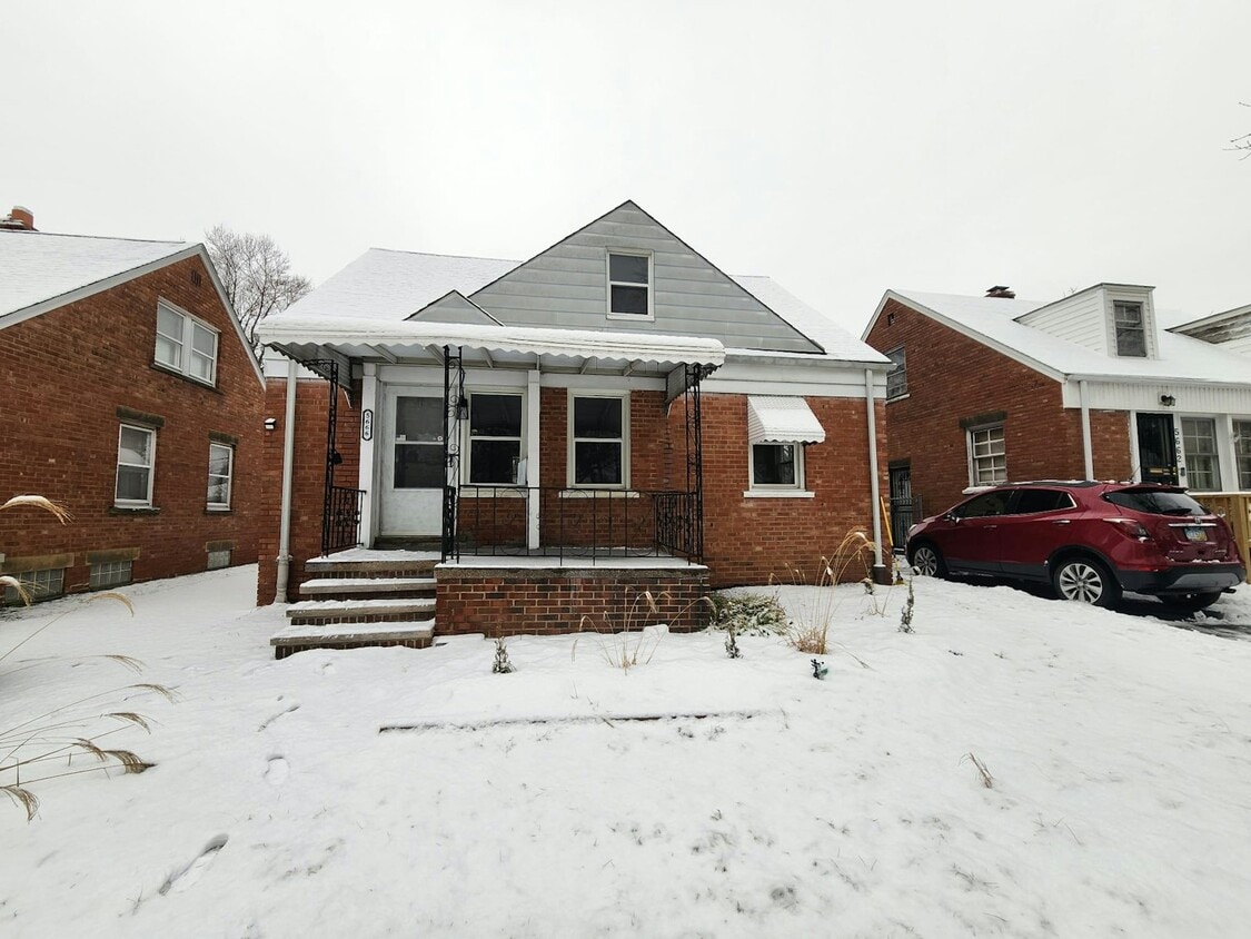 Primary Photo - 5666 South Blvd