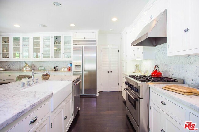 Foto del edificio - 1515 N Doheny Dr