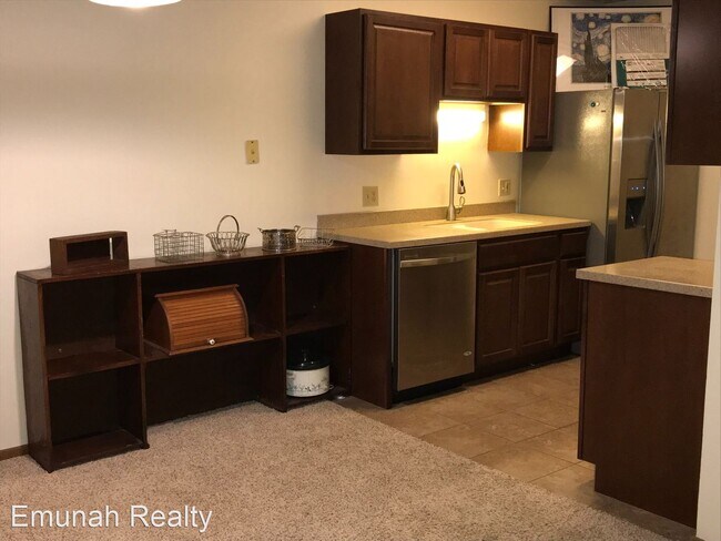 Building Photo - 5237 Belle Isle Dr