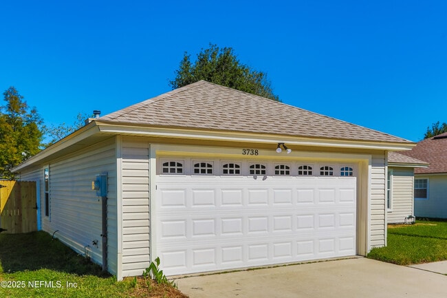 Foto del edificio - 3738 Woodbriar Dr