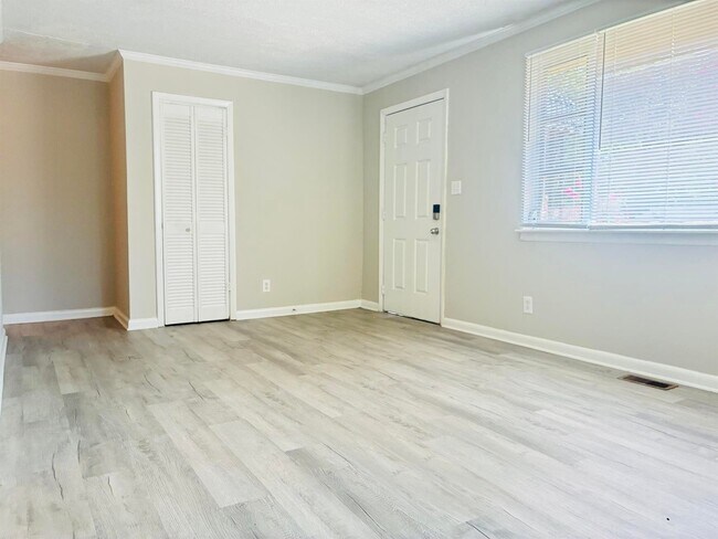 Foto del edificio - 1733 Finchley Dr