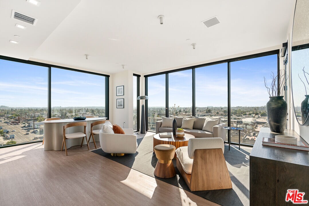 Foto principal - 3688 Overland Ave
