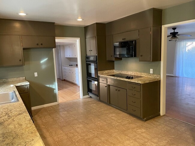 Building Photo - Incredible 3bd/2ba house surrounded by working orchards! Available now!