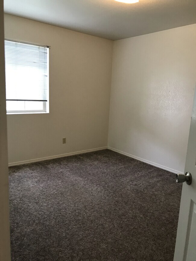 Building Photo - 628 Deer Meadow Ct
