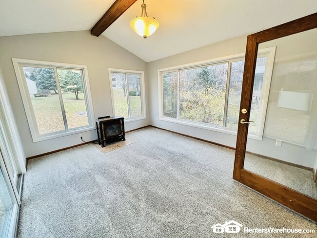 Building Photo - 7575 Lanewood Ln N