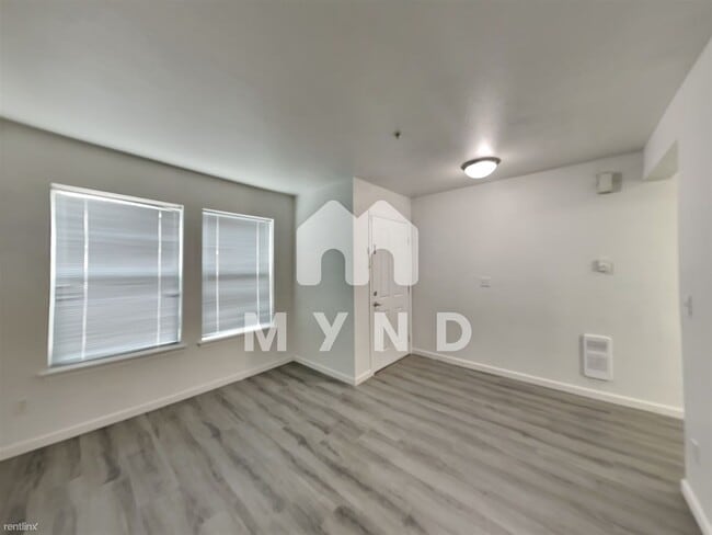 Building Photo - 4 br, 2.5 bath Townhome - 10312 140th Stre...
