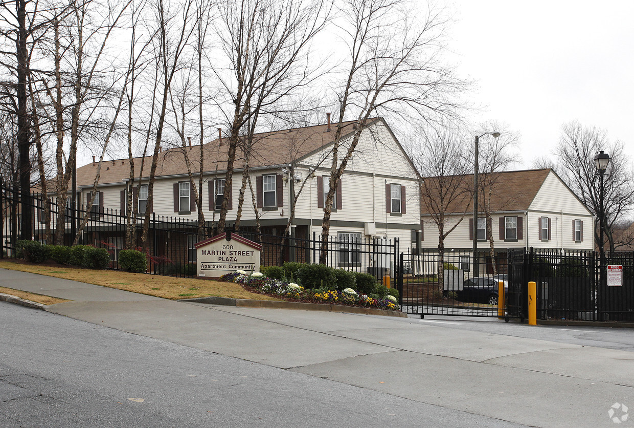 Building Photo - Martin Street Plaza