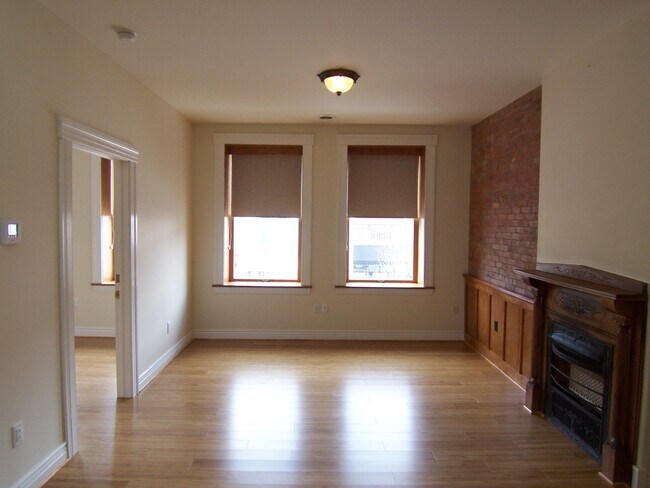 Livingroom - 208 N Franklin St