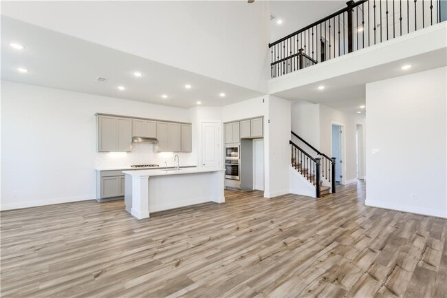 Building Photo - 715 Mangold Dr