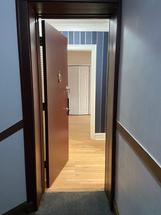 Foto del edificio - 2210 E 70th St